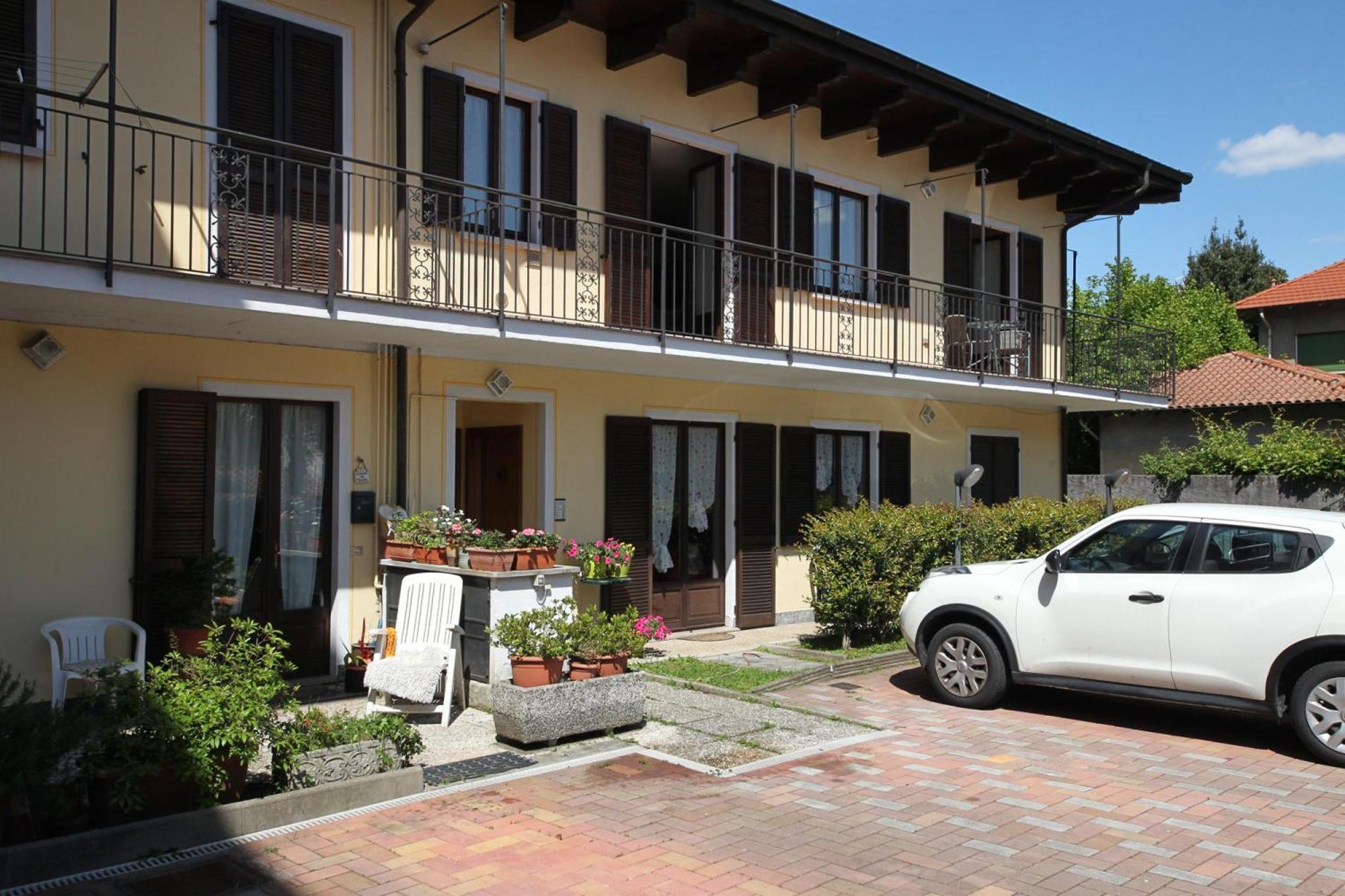 Petalo Bianco 100M From Lake - Happy Rentals 바메노 외부 사진