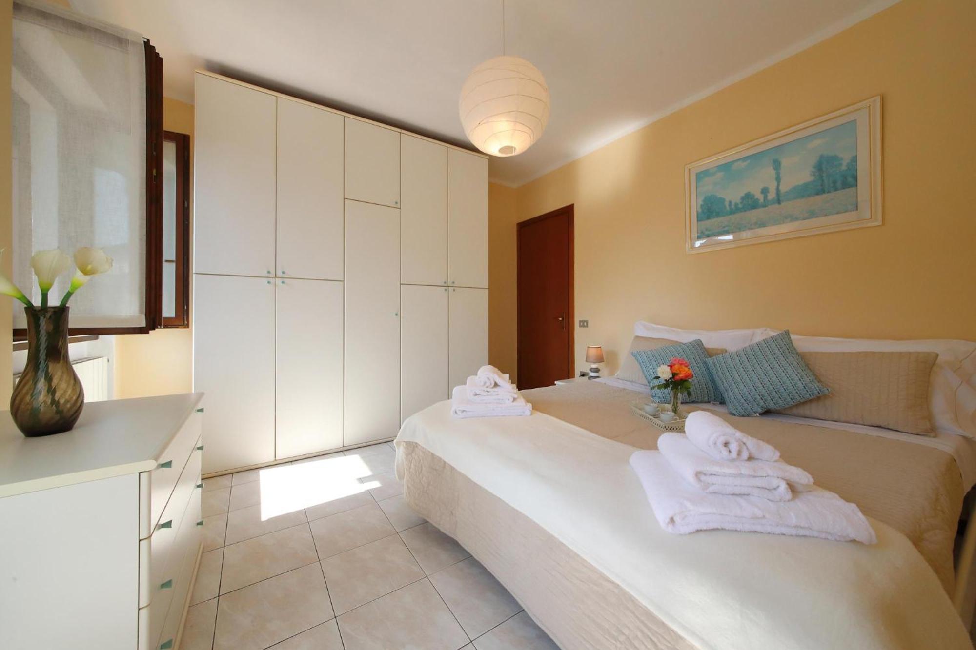Petalo Bianco 100M From Lake - Happy Rentals 바메노 외부 사진