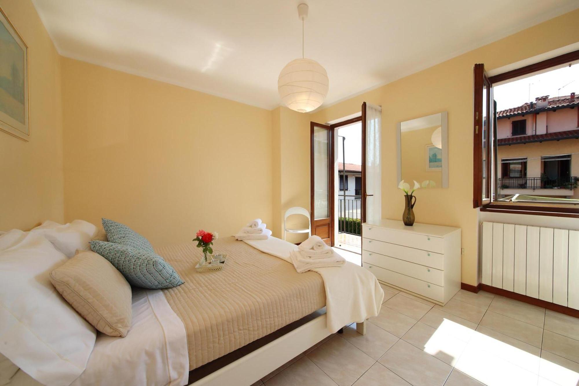 Petalo Bianco 100M From Lake - Happy Rentals 바메노 외부 사진